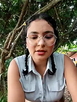 Snapshot of Lily-o chatting on October 2025 08:18:01 PM Lily-o online show from October 2025 08:18:01 PM