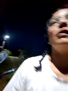 Snapshot of Lily-o chatting on October 2025 10:58:02 PM Lily-o online show from October 2025 10:58:02 PM