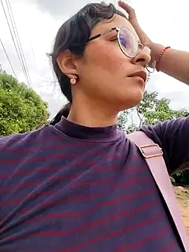 Snapshot of Lily-o chatting on October 2025 01:57:02 PM Lily-o online show from October 2025 01:57:02 PM