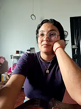 Snapshot of Lily-o chatting on November 2025 03:57:01 PM Lily-o online show from November 2025 03:57:01 PM