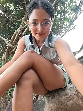 Snapshot of Lily-o chatting on November 2025 10:19:01 PM Lily-o online show from November 2025 10:19:01 PM