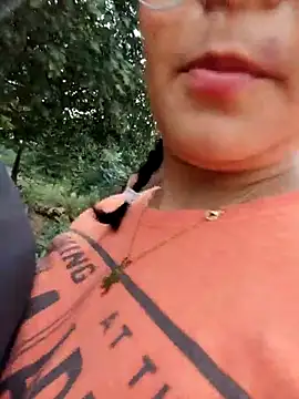 Snapshot of Lily-o chatting on November 2025 09:08:01 PM Lily-o online show from November 2025 09:08:01 PM