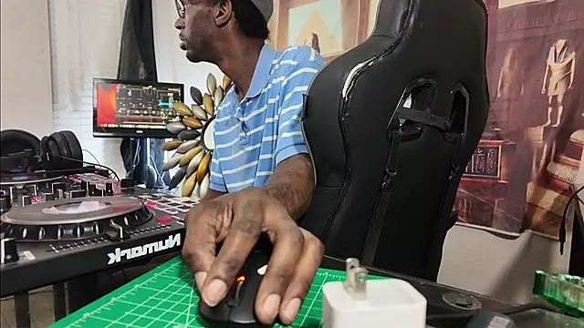 Triggerhappycj100 online show from April 2026 02:27:02 AM