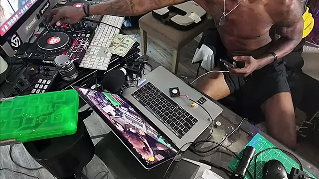 Triggerhappycj100 online show from May 2026 08:58:01 PM
