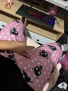 Snapshot of laure_torres chatting on September 2025 07:01:01 AM laure torres online show from September 2025 07:01:01 AM