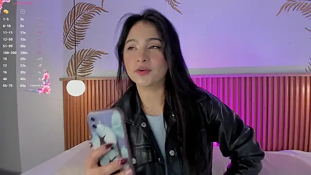 Snapshot of Valleriie_ chatting on February 2026 04:08:01 PM Valleriie online show from February 2026 04:08:01 PM