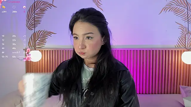 Snapshot of Valleriie_ chatting on March 2026 04:00:02 PM Valleriie online show from March 2026 04:00:02 PM