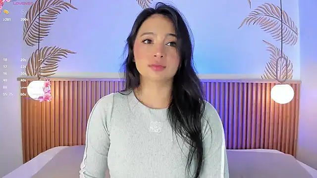 Snapshot of Valleriie_ chatting on April 2026 03:07:01 PM Valleriie online show from April 2026 03:07:01 PM