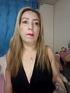 Snapshot of Estefania_Arce chatting on November 2025 11:04:02 PM Estefania Arce online show from November 2025 11:04:02 PM