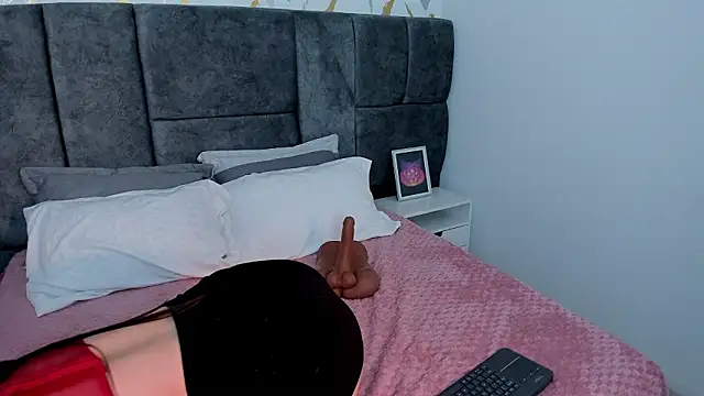 Astrid Velle online show from February 2026 03:23:02 AM