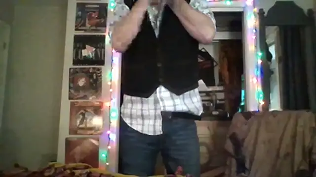 Snapshot of FoxnMouse chatting on December 2025 06:52:01 AM FoxnMouse online show from December 2025 06:52:01 AM