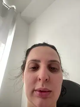 yumi-hot online show from March 2026 01:51:01 PM