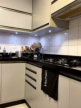 yumi-hot online show from April 2026 01:11:01 PM