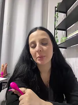 yumi-hot online show from May 2026 11:00:01 PM