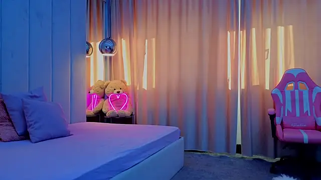 Reina Cummings online show from October 2025 07:10:02 AM