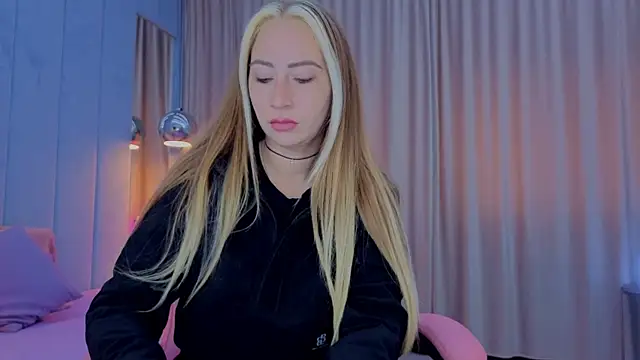 Reina Cummings online show from November 2025 06:44:01 AM