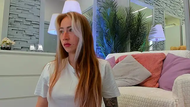 Reina Cummings online show from June 2026 07:01:02 AM