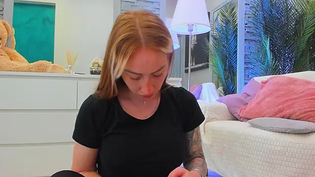 Reina Cummings online show from June 2026 06:23:02 AM