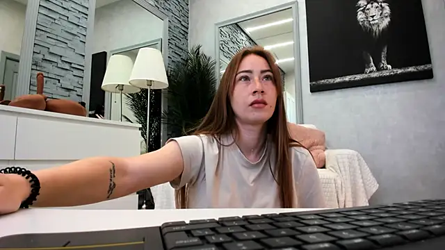 Reina Cummings online show from June 2026 06:38:02 AM