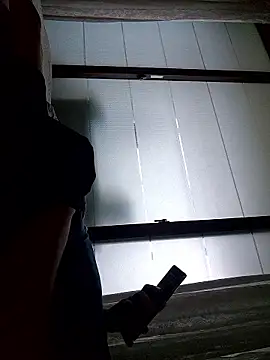 starvingo2002 online show from September 2025 07:43:01 AM