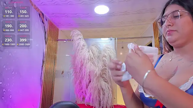 Snapshot of megann__up chatting on March 2026 03:32:01 AM megann up online show from March 2026 03:32:01 AM