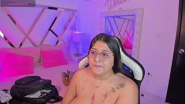 Snapshot of megann__up chatting on April 2026 07:22:01 PM megann up online show from April 2026 07:22:01 PM