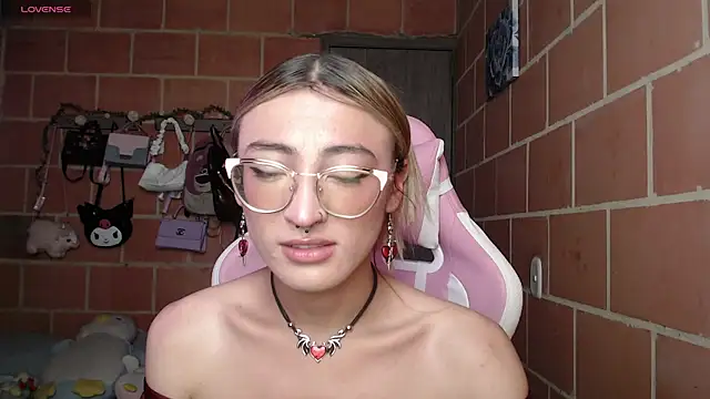 Andrea camilaaa online show from May 2026 04:01:02 PM