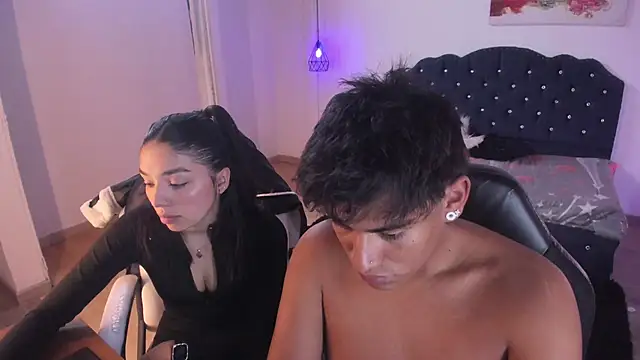 Snapshot of Yiing_and_yang chatting on September 2025 08:41:01 PM Yiing and yang online show from September 2025 08:41:01 PM