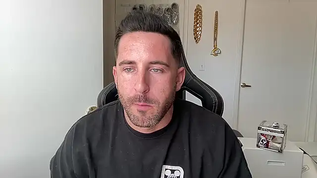 brettmycles28 online show from July 2026 06:24:02 PM