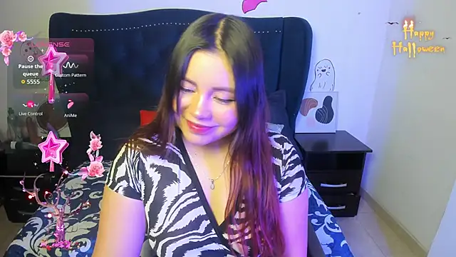 LucyPetit online show from October 2025 01:33:02 PM