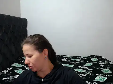 Snapshot of Valentina_charlys chatting on October 2025 02:28:01 PM Valentina charlys online show from October 2025 02:28:01 PM