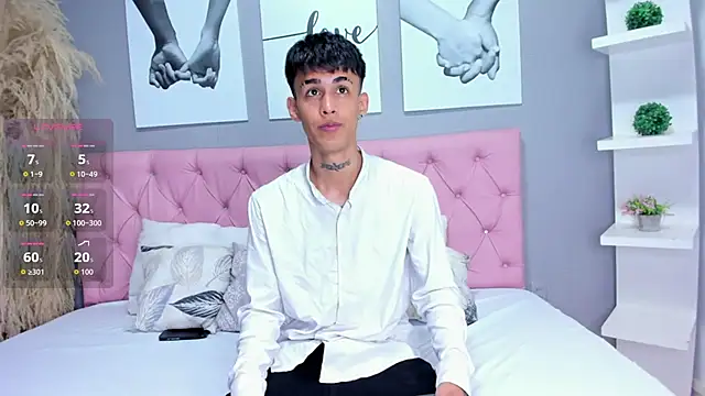 Snapshot of Thiago_twink chatting on September 2025 01:02:02 PM Thiago twink online show from September 2025 01:02:02 PM