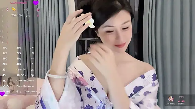 Snapshot of Ranraniris chatting on October 2025 05:13:02 PM Ranraniris online show from October 2025 05:13:02 PM