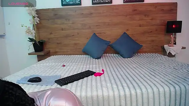 AlexandraCambell online show from September 2025 08:13:02 PM