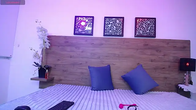 AlexandraCambell online show from October 2025 07:23:01 PM