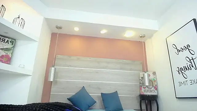 Snapshot of AlexandraCambell chatting on November 2025 12:39:02 PM AlexandraCambell online show from November 2025 12:39:02 PM