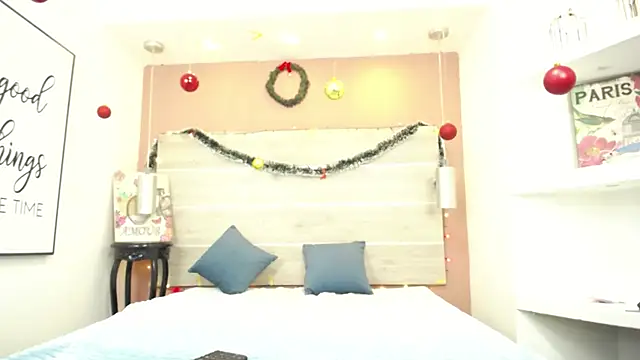 Snapshot of AlexandraCambell chatting on December 2025 09:03:01 AM AlexandraCambell online show from December 2025 09:03:01 AM