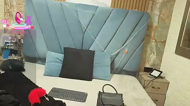 angel  red  online show from October 2025 03:08:01 AM