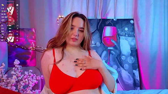 Snapshot of LucilleMcBride chatting on November 2025 07:07:01 AM LucilleMcBride online show from November 2025 07:07:01 AM