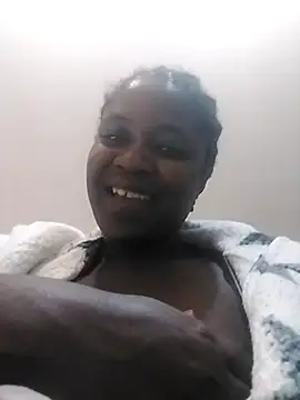 Snapshot of CandyMayaxx2 chatting on November 2025 12:27:01 AM CandyMayaxx2 online show from November 2025 12:27:01 AM