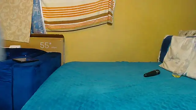 Snapshot of CandyMayaxx2 chatting on December 2025 05:21:02 PM CandyMayaxx2 online show from December 2025 05:21:02 PM