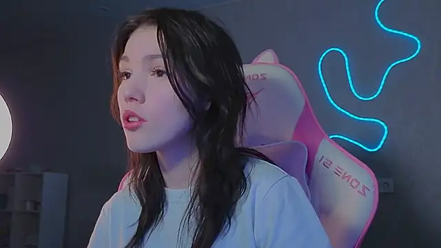 Snapshot of Sophie_SkyAngel chatting on December 2025 03:20:01 PM Sophie SkyAngel online show from December 2025 03:20:01 PM