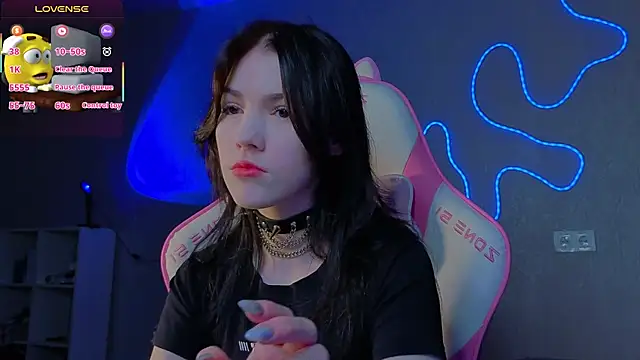 Snapshot of Sophie_SkyAngel chatting on December 2025 02:33:01 PM Sophie SkyAngel online show from December 2025 02:33:01 PM