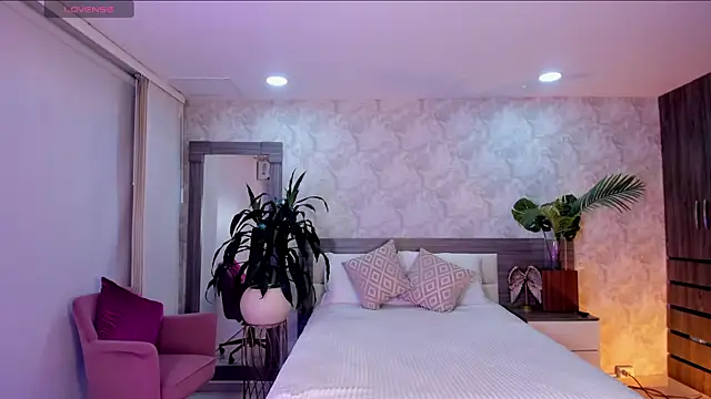 Alaiaguerra online show from May 2026 08:04:04 PM
