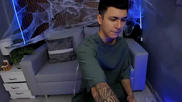 Leo santoro online show from October 2025 01:09:01 PM