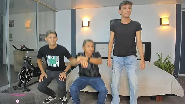 Snapshot of Bisexlifehot__ chatting on November 2025 11:03:01 PM Bisexlifehot online show from November 2025 11:03:01 PM