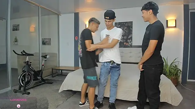 Snapshot of Bisexlifehot__ chatting on November 2025 11:04:02 PM Bisexlifehot online show from November 2025 11:04:02 PM