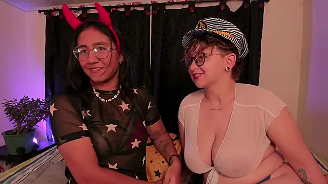 Snapshot of CrazyCakes_ chatting on October 2025 03:42:02 AM CrazyCakes online show from October 2025 03:42:02 AM