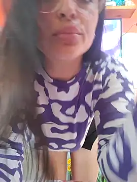 Snapshot of Nella_09 chatting on September 2025 06:33:02 PM Nella 09 online show from September 2025 06:33:02 PM