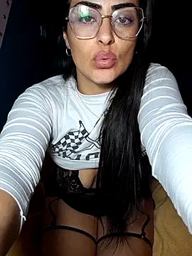 Snapshot of Nella_09 chatting on September 2025 05:38:02 PM Nella 09 online show from September 2025 05:38:02 PM